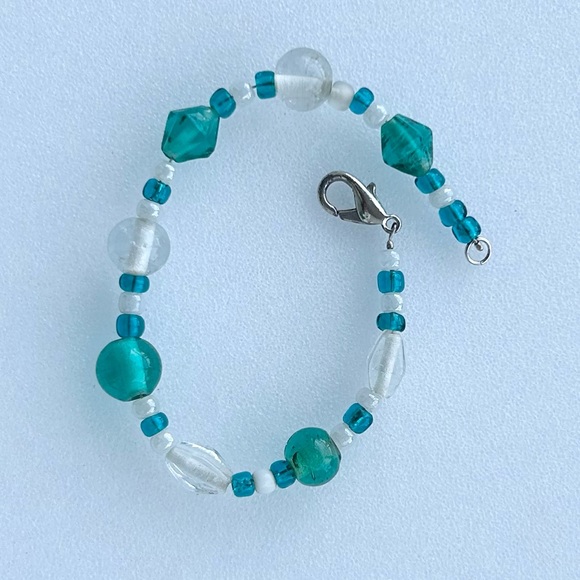 Art GLASS Beaded Bracelet Unique Blue Green With Clear Smooth Beads 7” - Picture 3 of 5